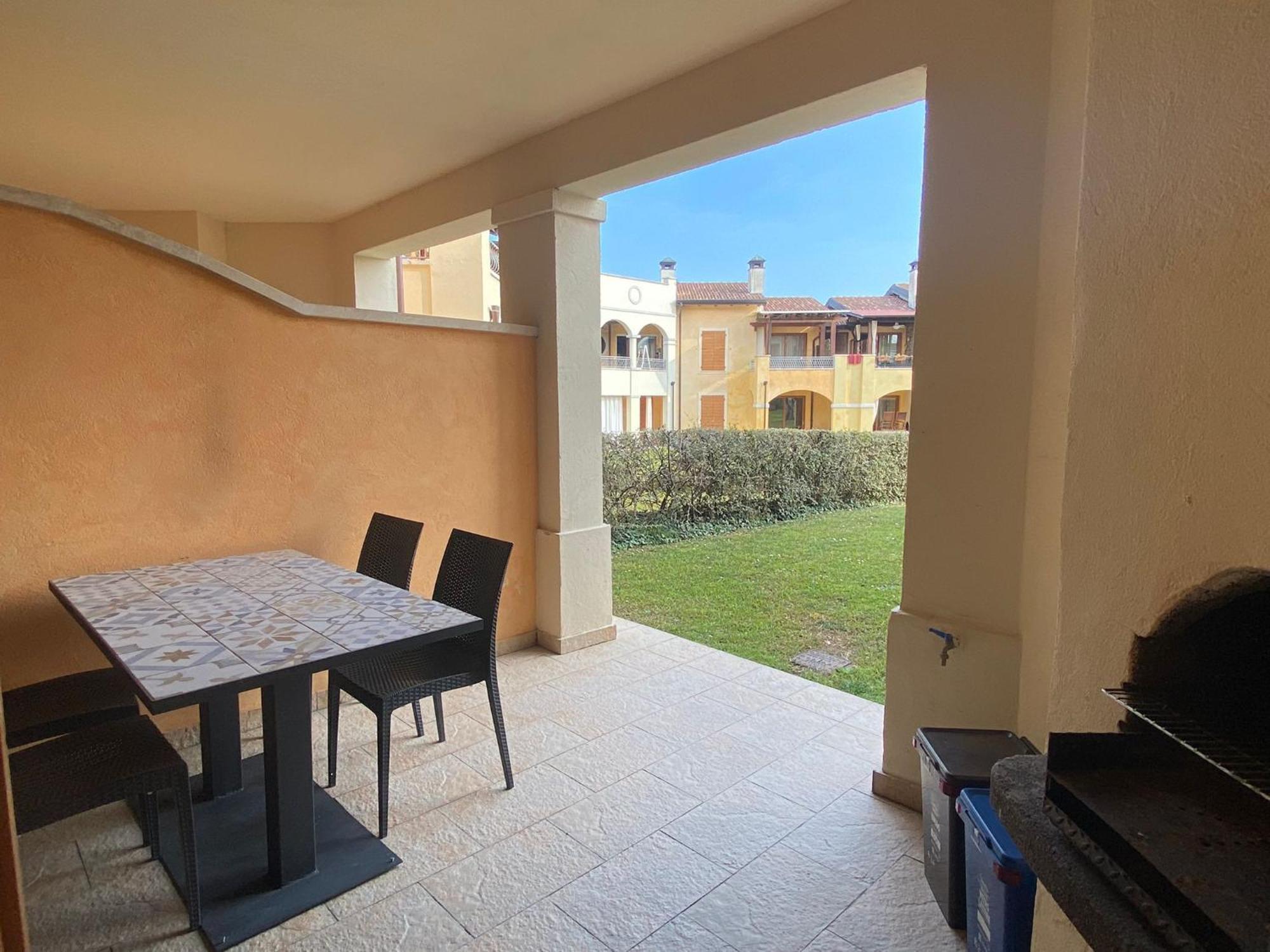The Flowers - Apartments With Private Garden In Residence With Pool Manerba del Garda Bagian luar foto