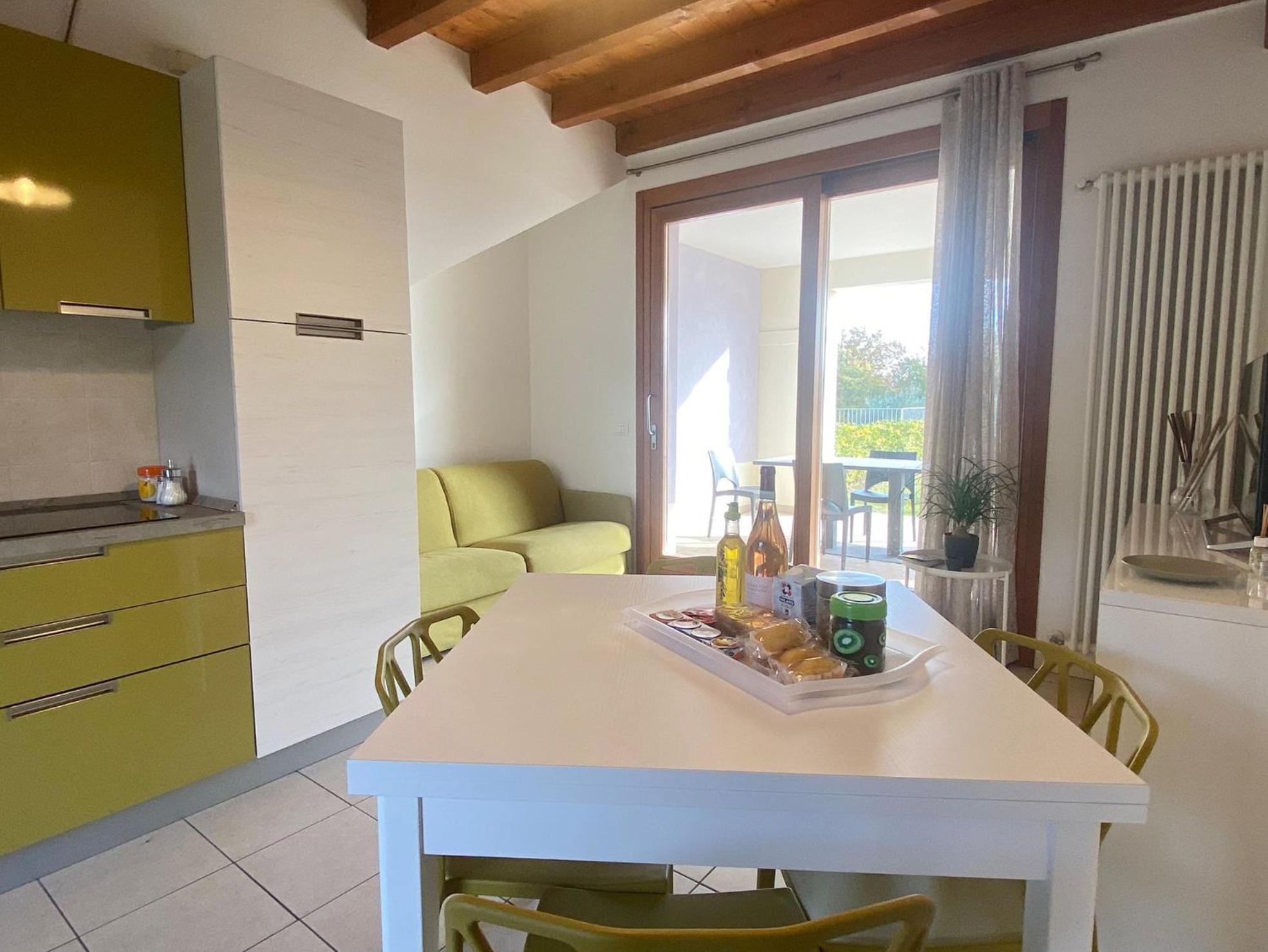 The Flowers - Apartments With Private Garden In Residence With Pool Manerba del Garda Bagian luar foto